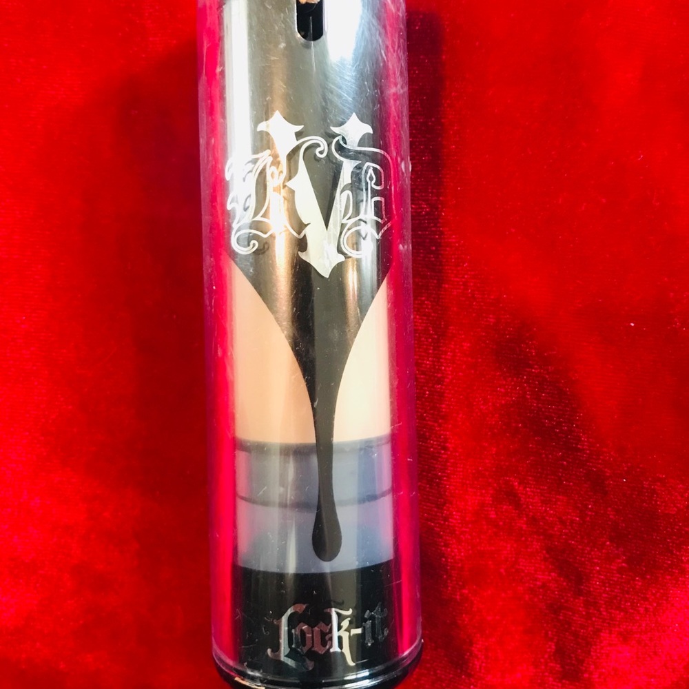 Kat Von D lock it foundation light 49 nuetral